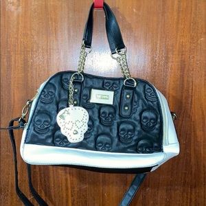 LARGE PURSE LOTS OF POCKETS